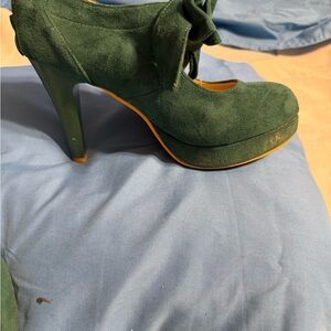 Elegant Green Suede Women's Heels